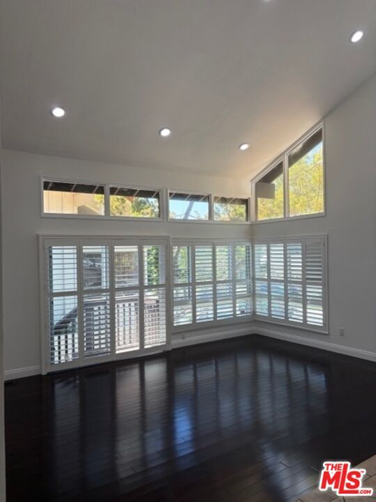 Building Photo - 2880 Woodwardia Dr