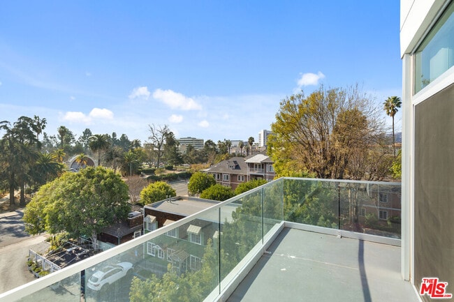 Building Photo - 164 Chestnut St