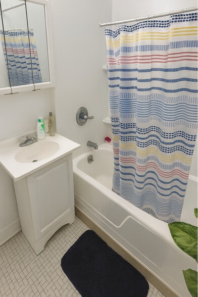 Building Photo - 920 Yellowstone Rd