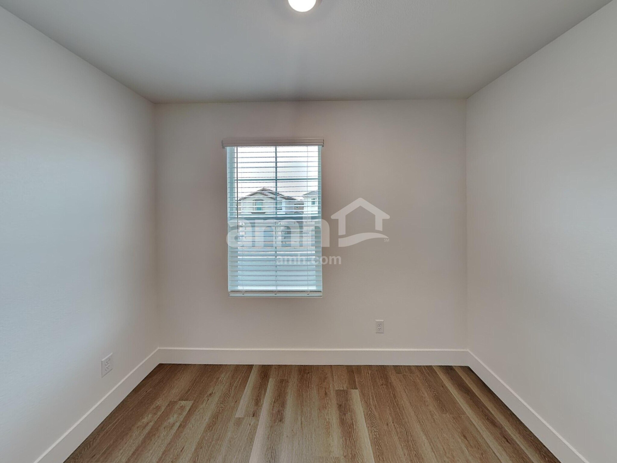 Building Photo - 5879 Vaes Dothrak St