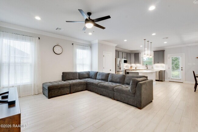 Building Photo - 106 Virtuous St