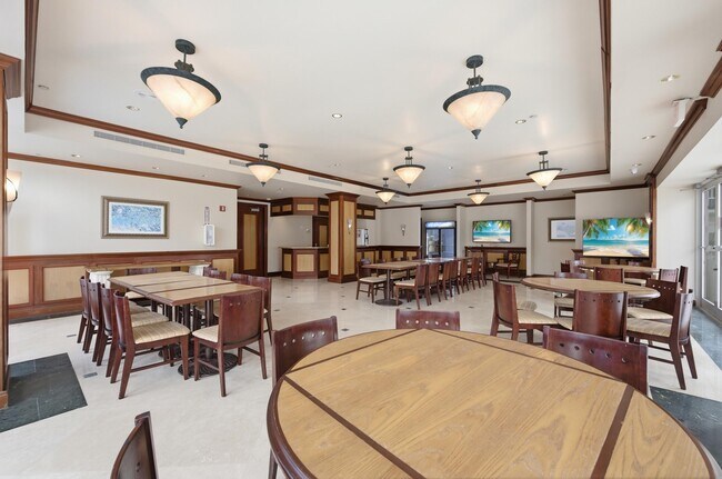 Building Photo - 9595 Collins Ave