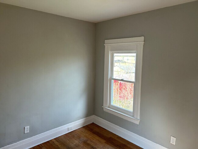 Building Photo - 81 Woodland St