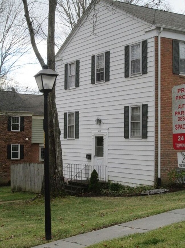 Primary Photo - 3 Bedroom 2.5 Bath Townhouse