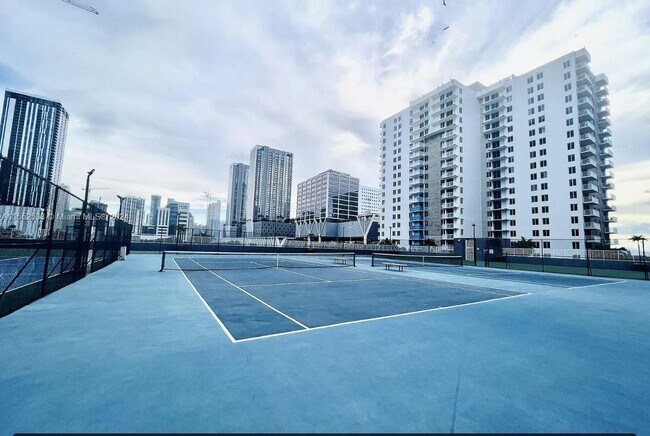 Building Photo - 800 N Miami Ave