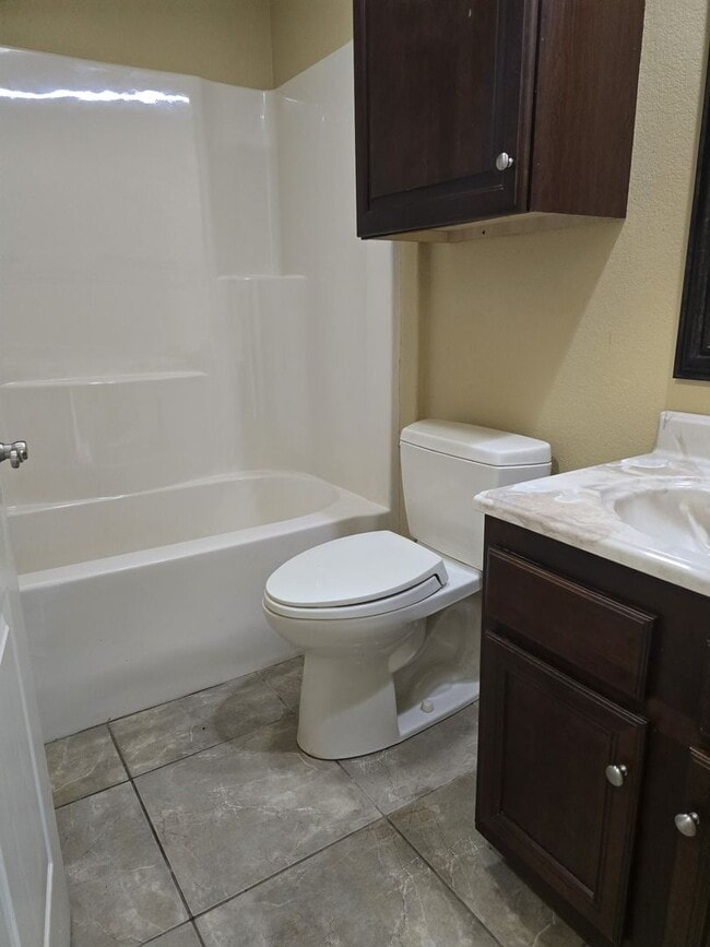 Building Photo - 3 bedroom 2 bath home for lease