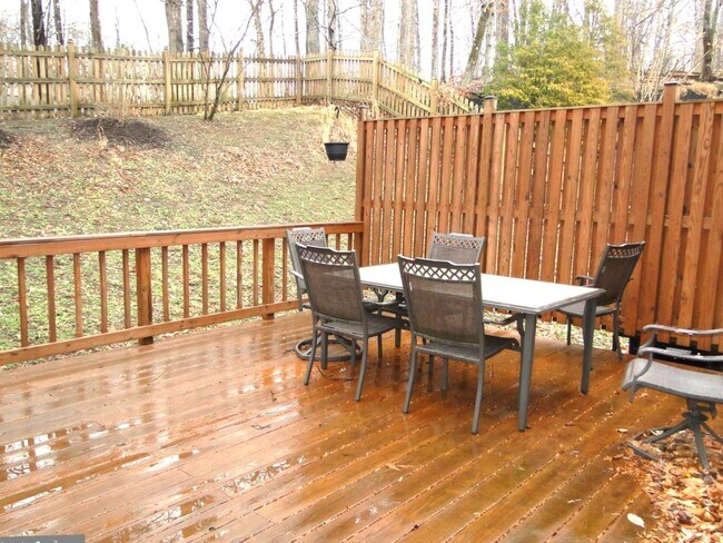 Building Photo - 2009 Willow Glen Ct