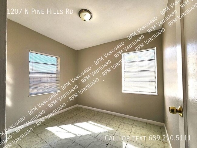 Building Photo - 1207 N Pine Hills Rd