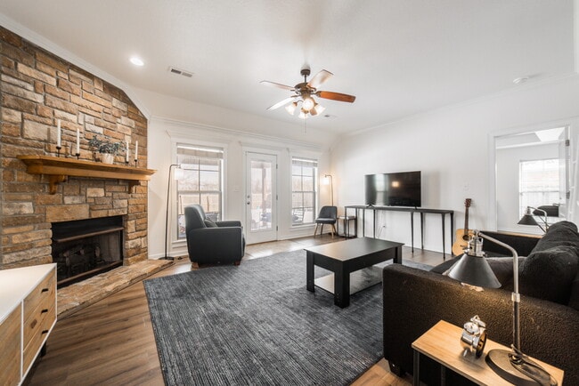 Building Photo - 3960 W Mountain View Dr