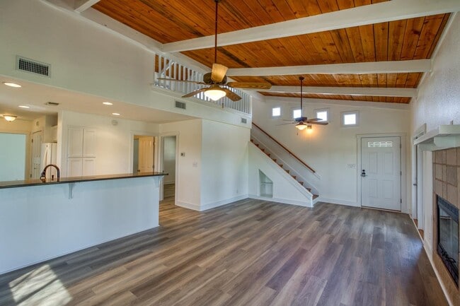 Building Photo - 758 Sandy Mountain Dr