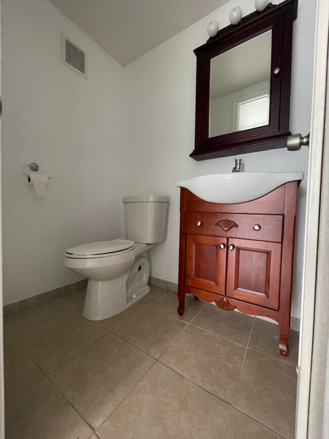 Building Photo - 172 Salisbury I