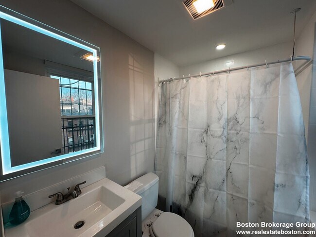 Building Photo - Amazing one bed in the South End... DON'T MISS OUT!!!