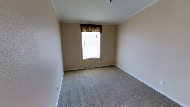 Building Photo - 329 E Lime St