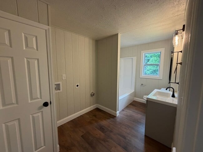 Building Photo - 2860-2864 Blue Ridge Dr