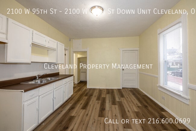 Building Photo - 2100 W 95th St