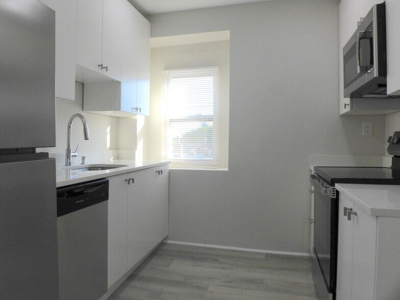 Building Photo - 45 Bennington St