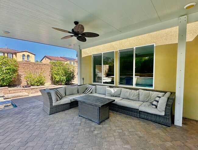 Building Photo - Corner lot Executive home near everything!