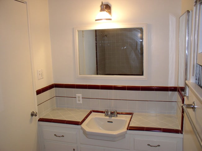 Bathroom - 5042 Sawtelle Blvd