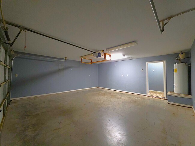 Building Photo - 3323 Mugsy Dr