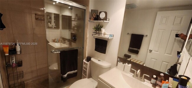 Building Photo - 3301 N Country Club Dr