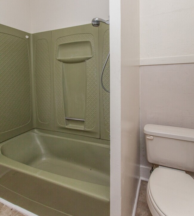 Building Photo - EDo BRICK BUNGALOW 1/BD 1/BA 1/CG