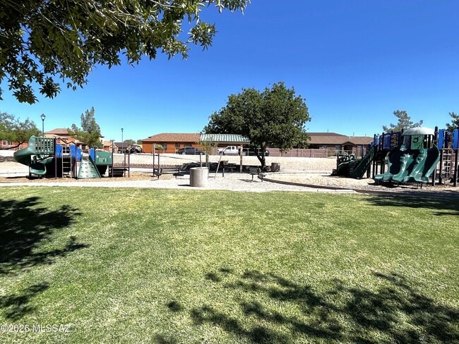 Building Photo - 2155 E Calle Gran Desierto