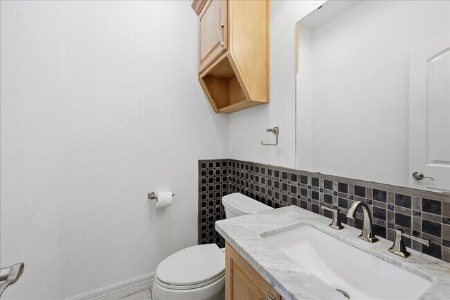 Building Photo - 12250 Charlotte Dr