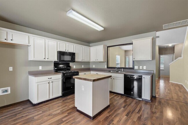 Building Photo - 693 Sampson