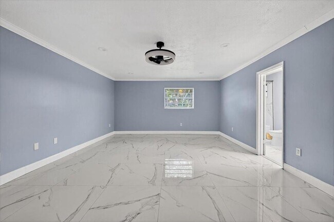 Building Photo - 15775 N Miami Ave