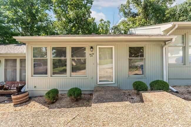 Building Photo - 26 Dogwood Dr