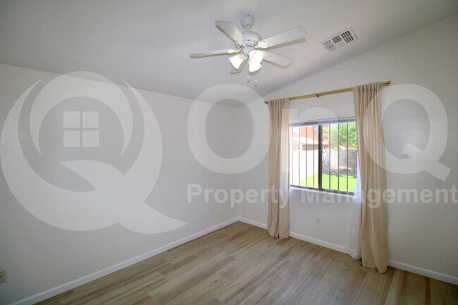 Building Photo - 2353 E Calle Sierra Del Manantial