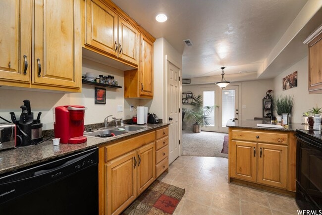 Building Photo - Spacious Vernal Townhome