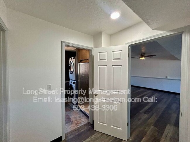 Building Photo - 794 SW Orchard Pl