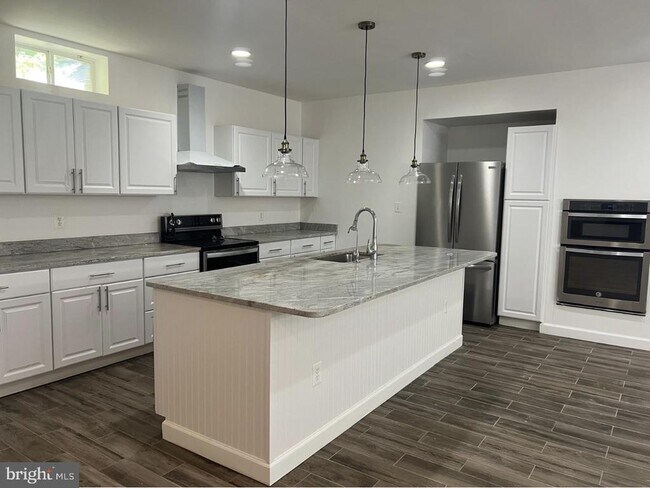 Building Photo - 1800 Eagles Ridge Ct\