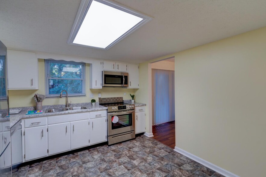 Building Photo - 3321 Eastwind Ct