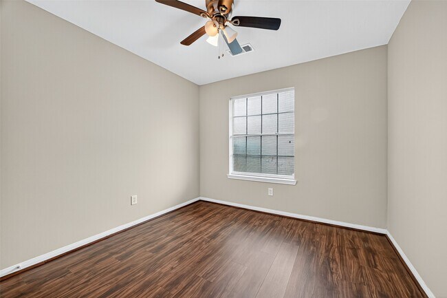 Building Photo - 17162 Summer Hollow Dr