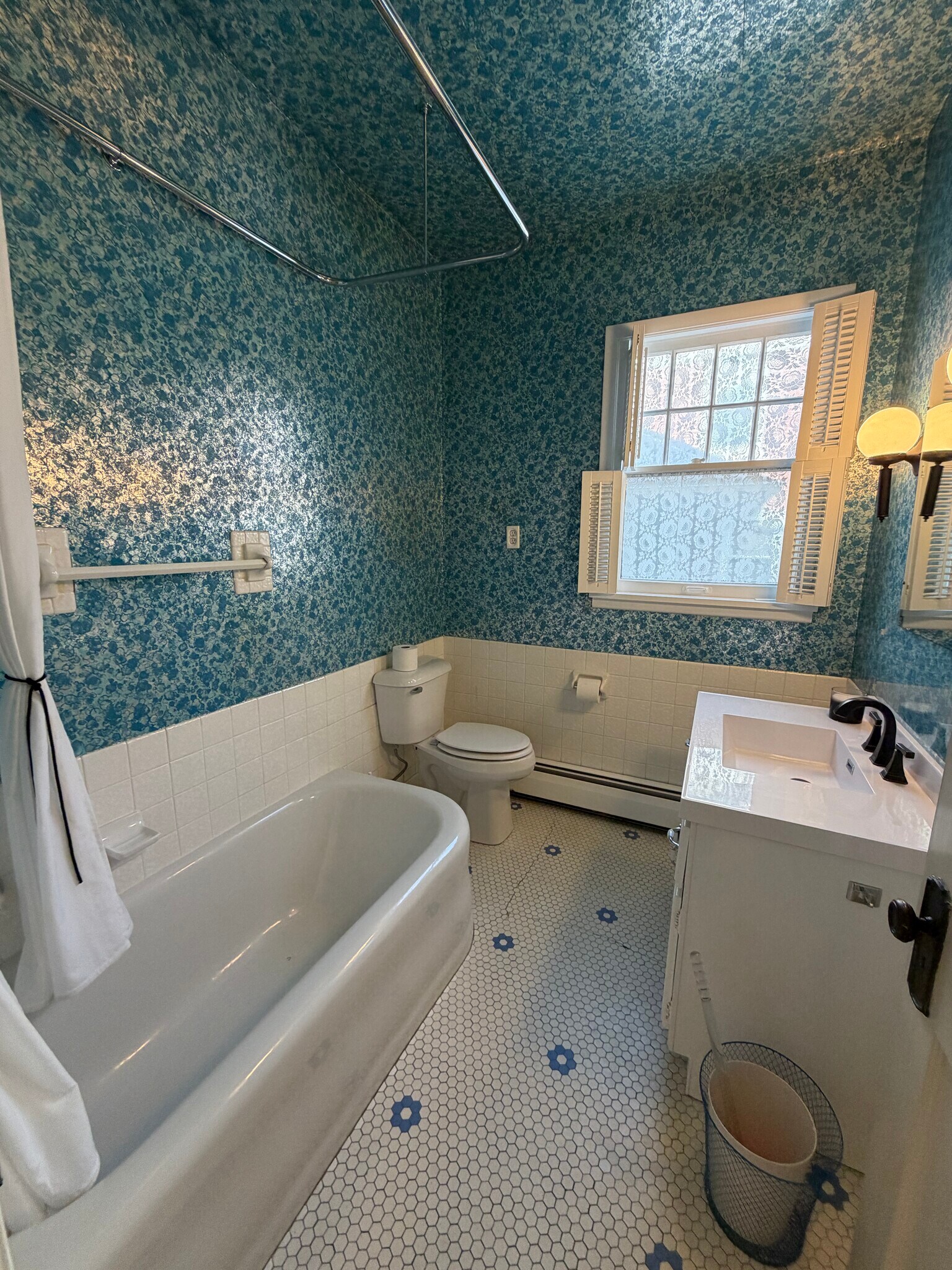 Building Photo - 1155 N Cherry St