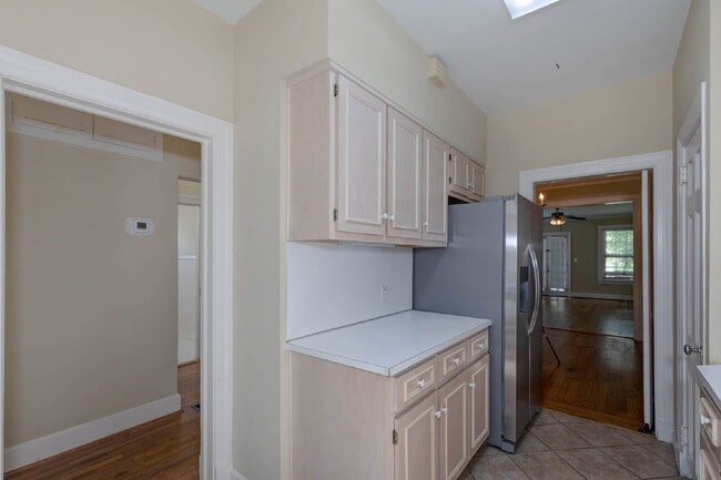 Building Photo - 1523 Dixon Dr