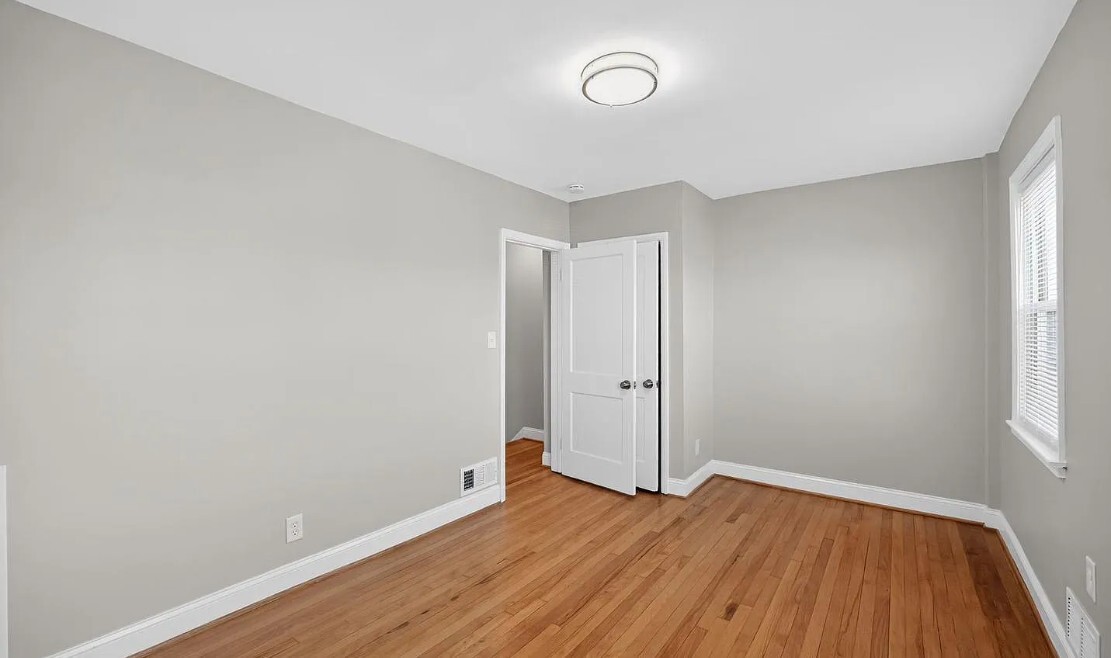 Building Photo - 3425 Dunran Rd