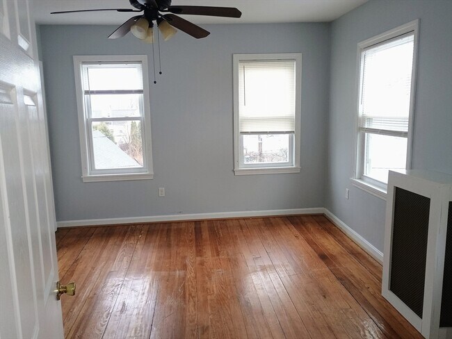 Building Photo - 14 Randall St