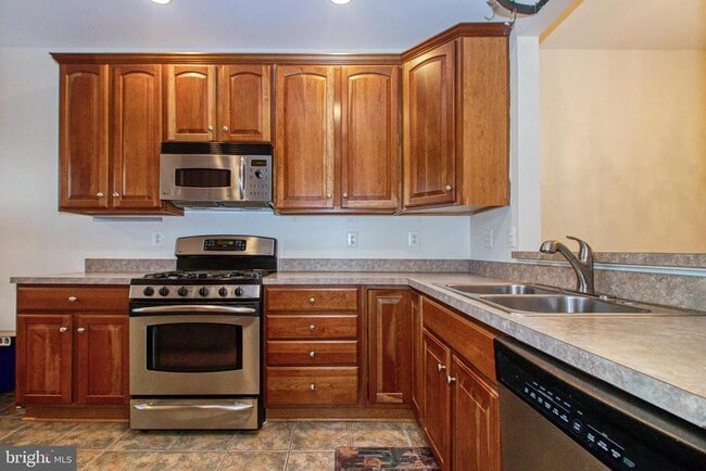 Building Photo - 5302 Talladega Ct