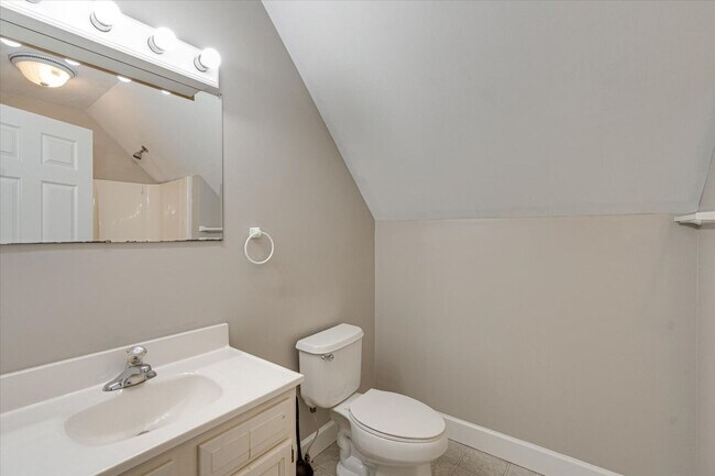 Building Photo - Charming 3-Bed / 2-Bath Home
