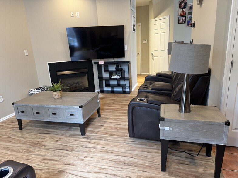 Building Photo - 10 Boehm Dr