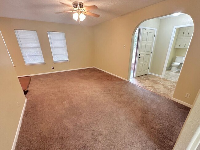 Building Photo - AVAILABLE NOW!