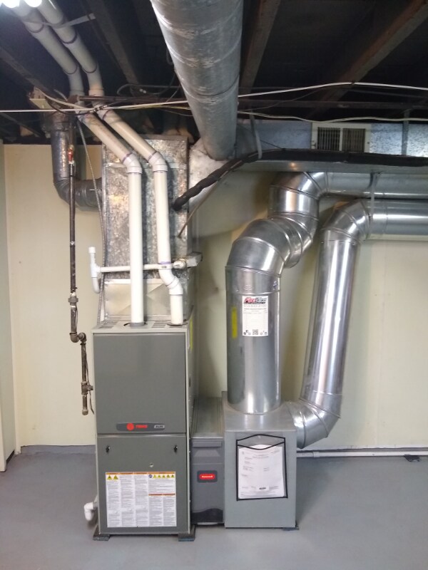 Building Photo - 2658 Deming Ave