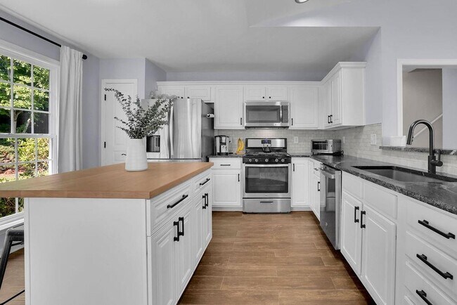 Building Photo - 6760 Waveland Dr