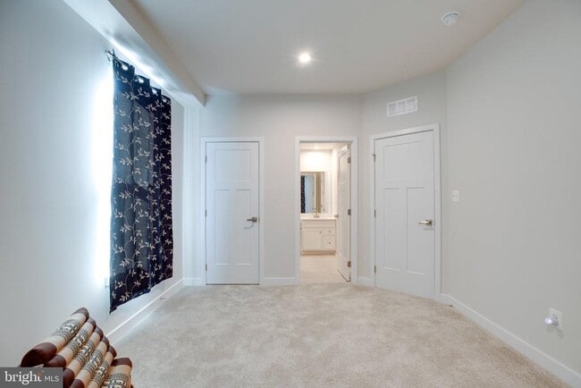 Building Photo - 4468 Sulford Ter