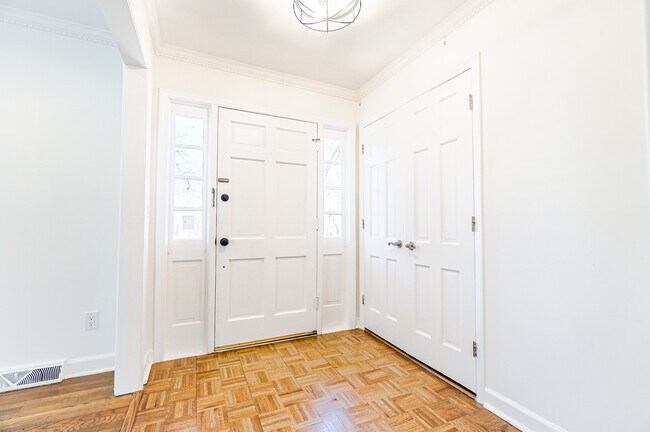 Foyer - 5321 Providence Rd