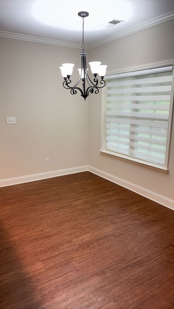 Building Photo - Nice 4 bedroom 2 bath home in the heart of...