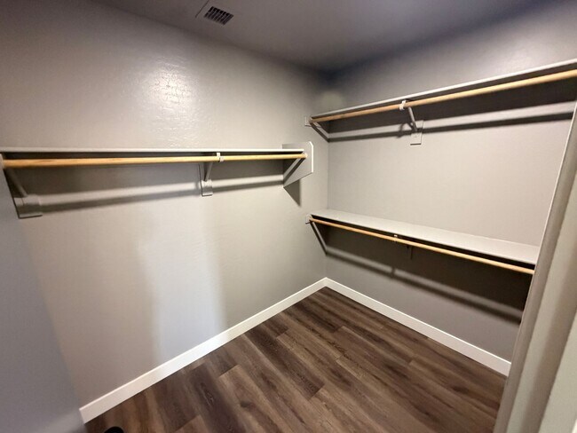 Building Photo - Renovated 5-Bedroom Corner Lot Home with Luxury Upgrades